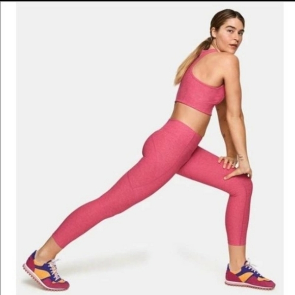 Outdoor Voices~Woman Size M~in Flamingo Pink 7/8 lengths Leggings. - Picture 3 of 15